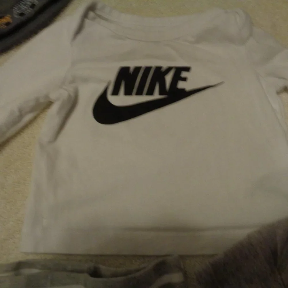 BABY BUNDLE 2 CAPS ONSIE & PANTS SHIRT